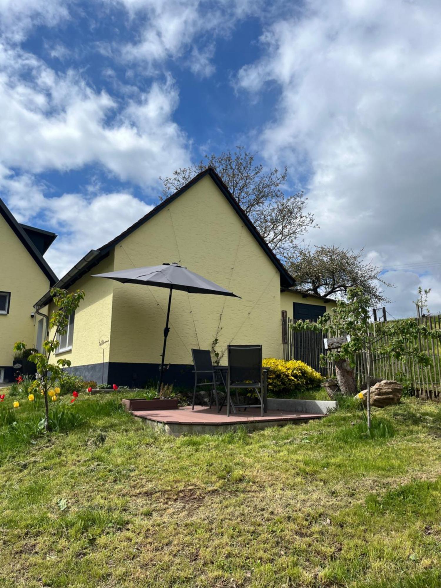Haus Hutzelbuck In Idyllisch-grüner Lage Nähe An Ansbach
