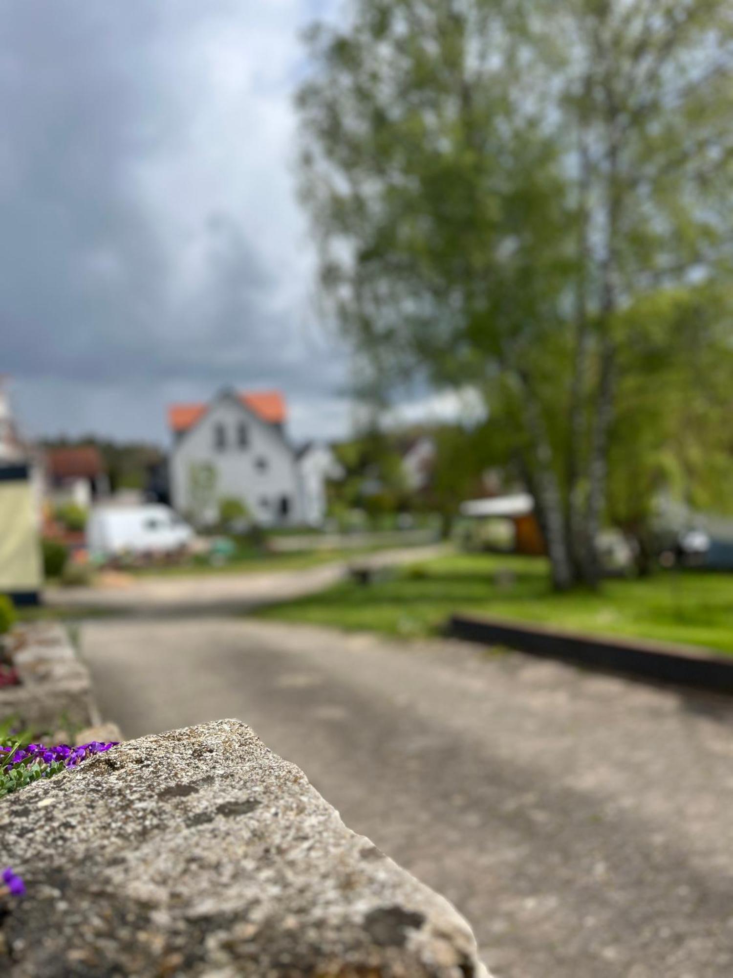 Apartment Haus Hutzelbuck In Idyllisch-grüner Lage Nähe An Ansbach