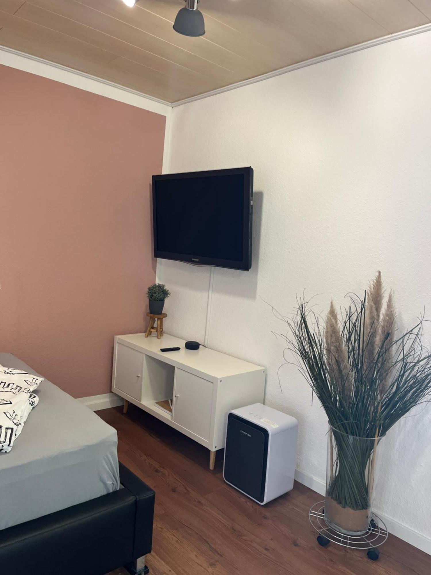 Haus Hutzelbuck In Idyllisch-gruener Lage Naehe An *