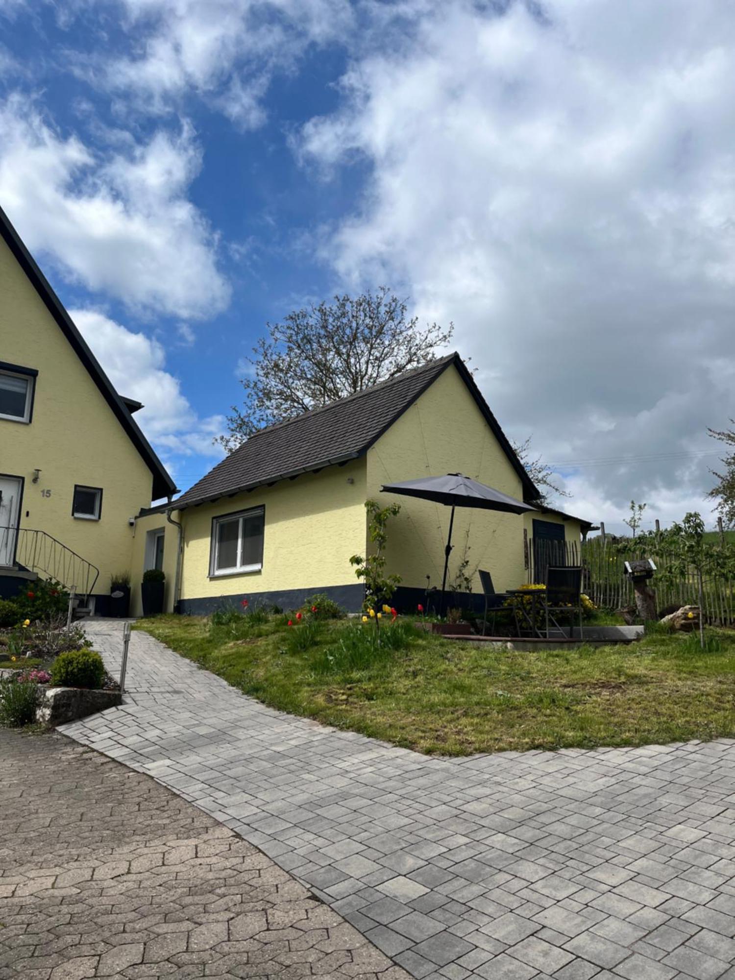 Apartment Haus Hutzelbuck In Idyllisch-gruener Lage Naehe An Ansbach
