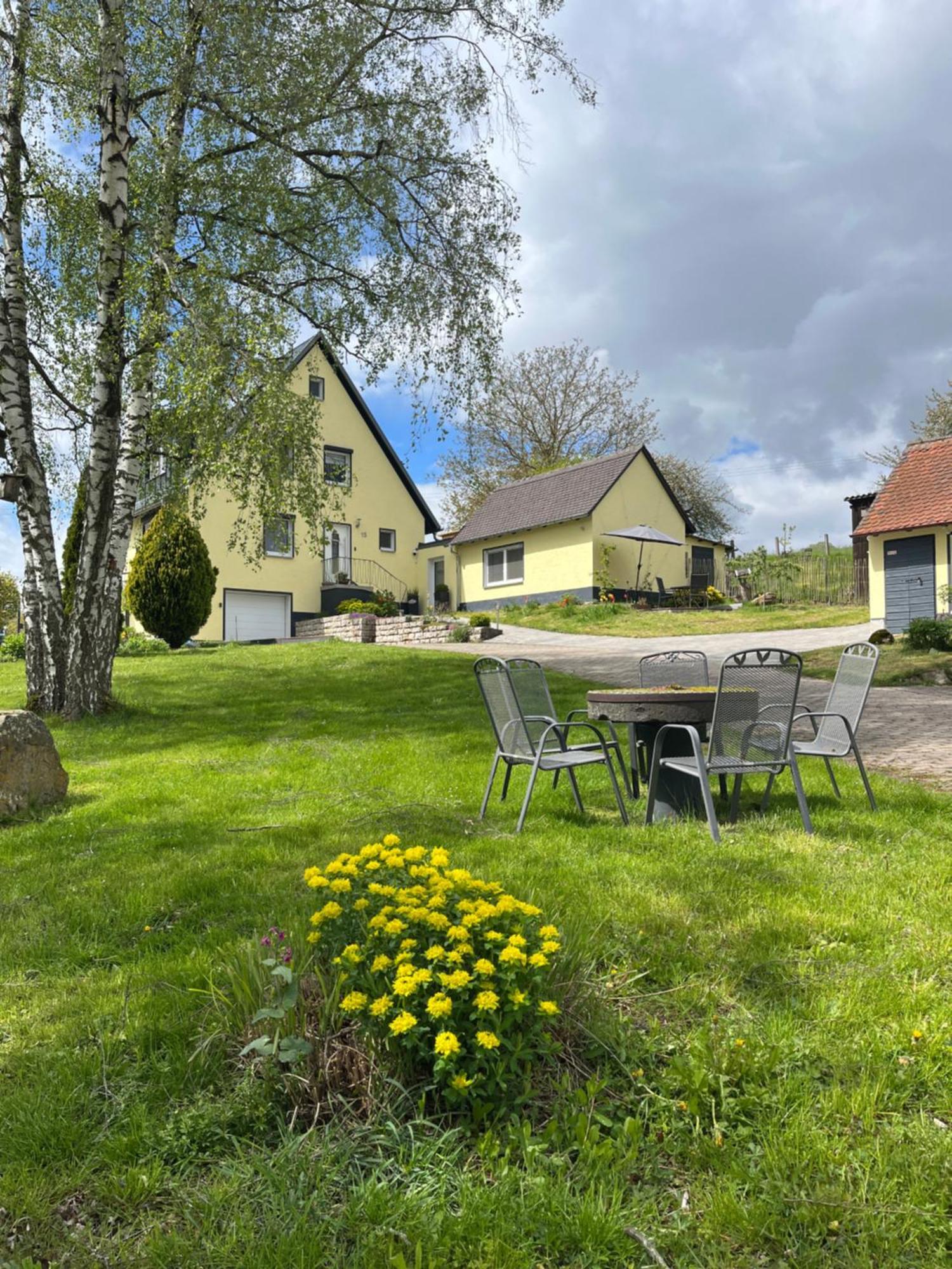 Haus Hutzelbuck In Idyllisch-gruener Lage Naehe An Ansbach